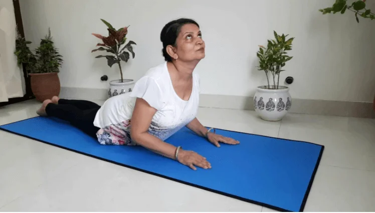 भुजंगासन विधि और लाभ तथा सावधानियां (Bhujangasana benefits and procedure in Hindi) 1 भुजंगासन की विधि