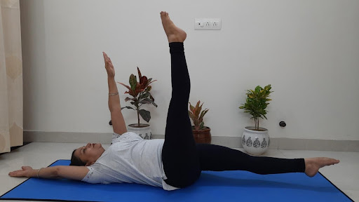 पादोत्तानासन की विधि, लाभ और सावधानियां (Padottanasana benefits, steps in Hindi) 3 Padottanasana steps