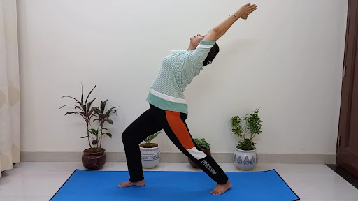 ardha chandrasana steps