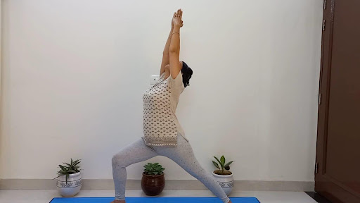 Virabhadrasana Steps in Hindi