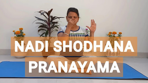 Nadi Shodhana Pranayama Benefits, Steps and Precautions in Hindi